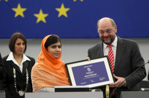 Razstava o nagradi Saharova – človekove pravice v osrčju Evrope na Krakovskem nasipu v Ljubljani; na fotografiji Malala Jusafzaj