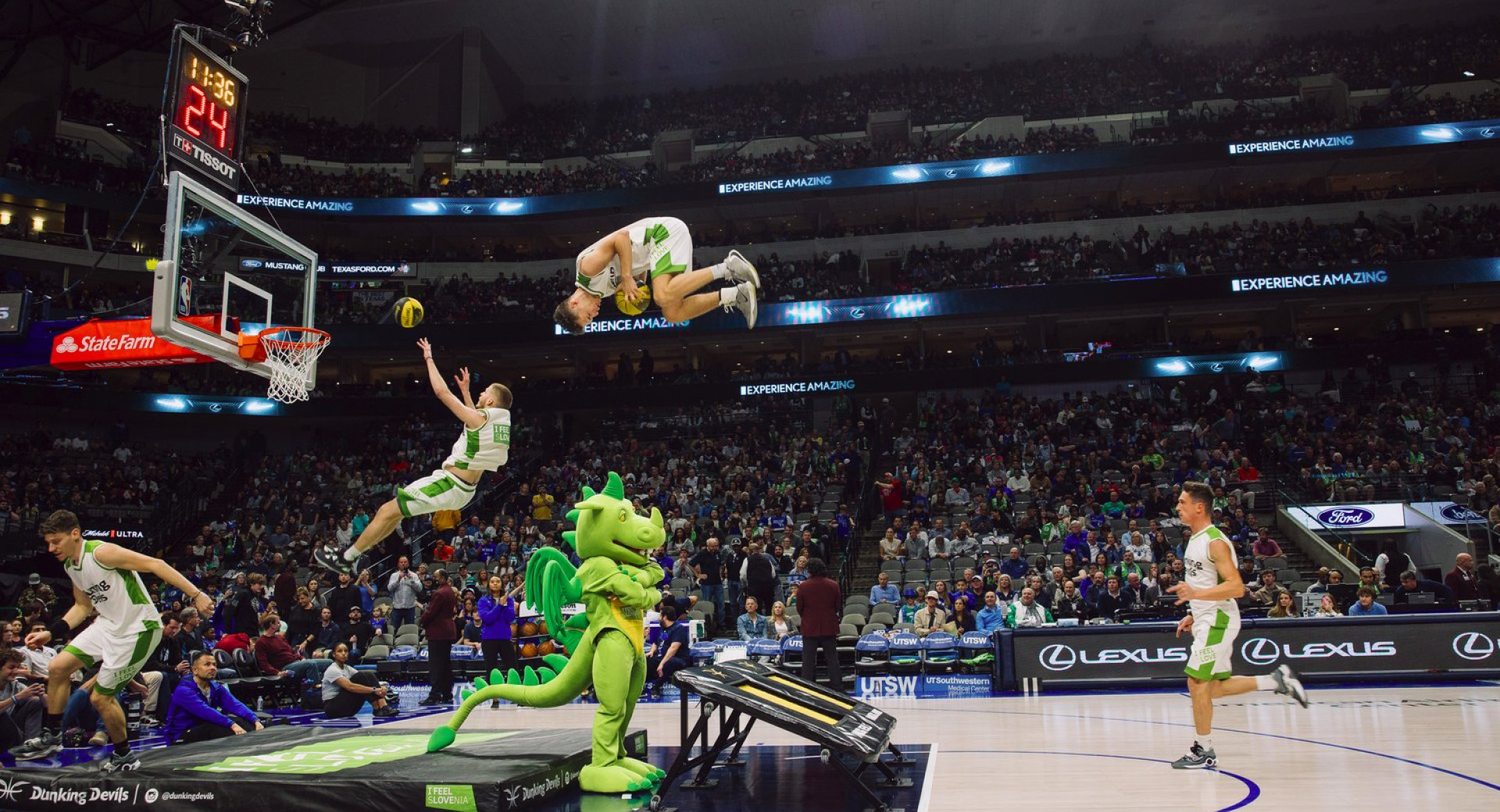 Nastop akrobatske skupine Dunking Devils na košarkarski tekmi moštva Luke Dončića v Dallasu v okviru poslovno-investicijske konference Texas Feels Slovenia v Dallasu; 6. in 7. april 2023