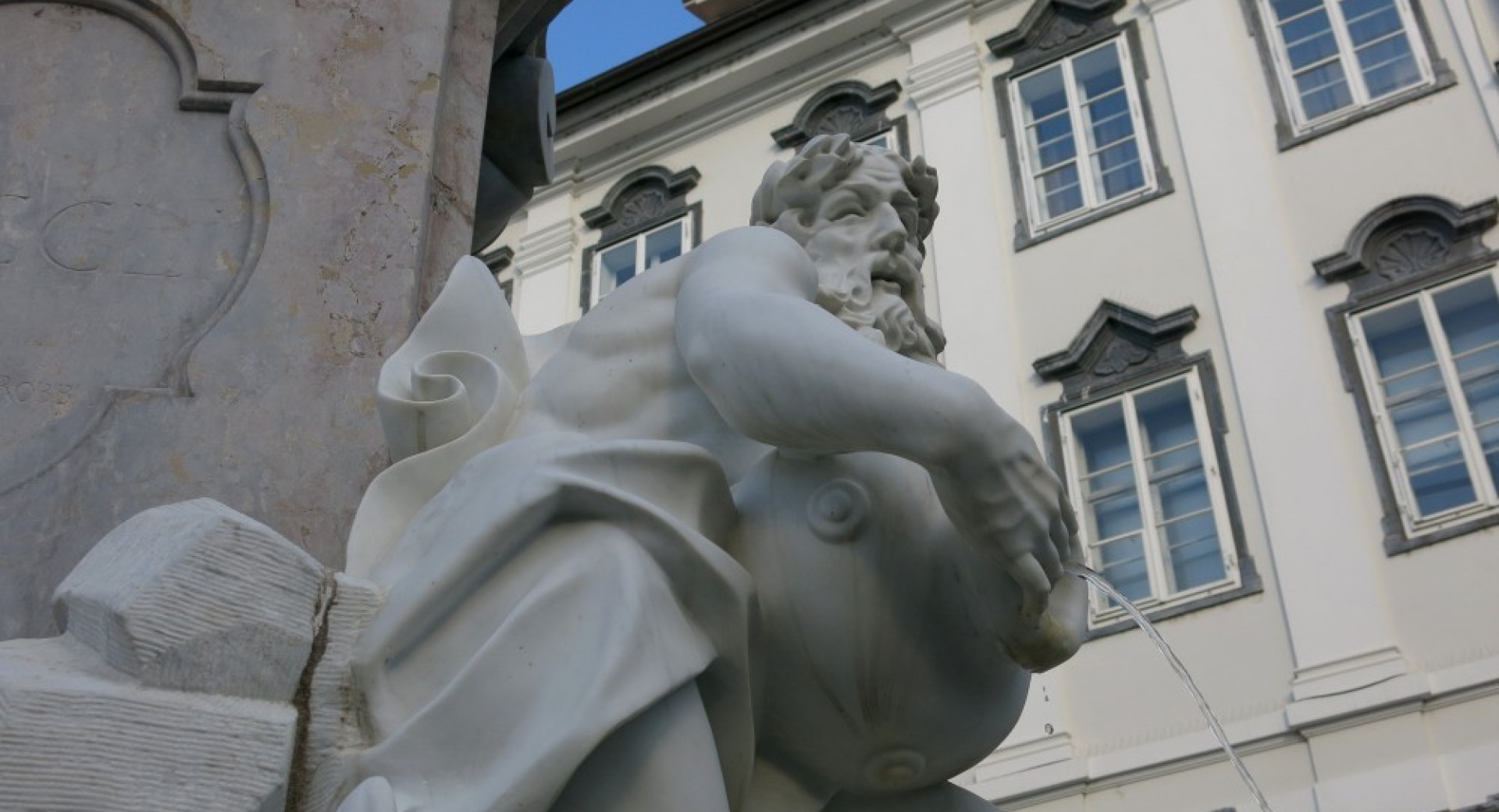 Kip moškega v mestu