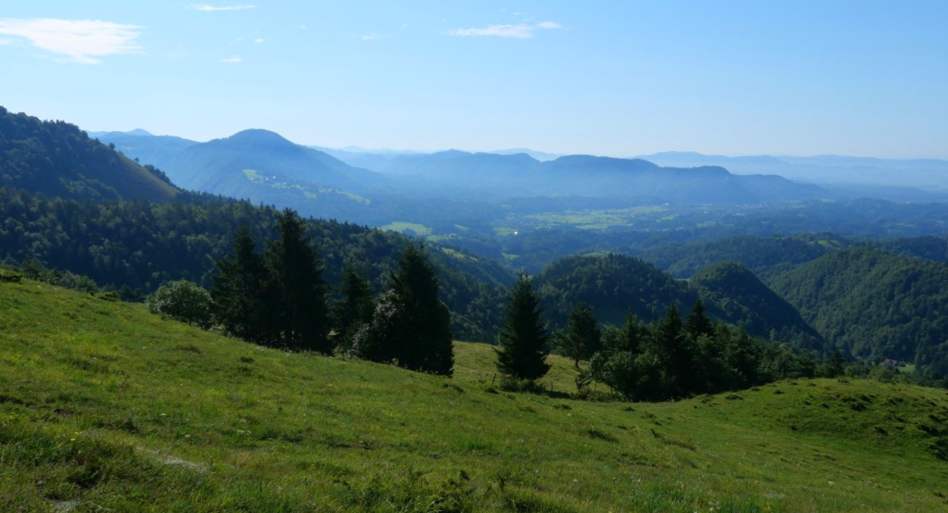 Panorama kamniških hribov.