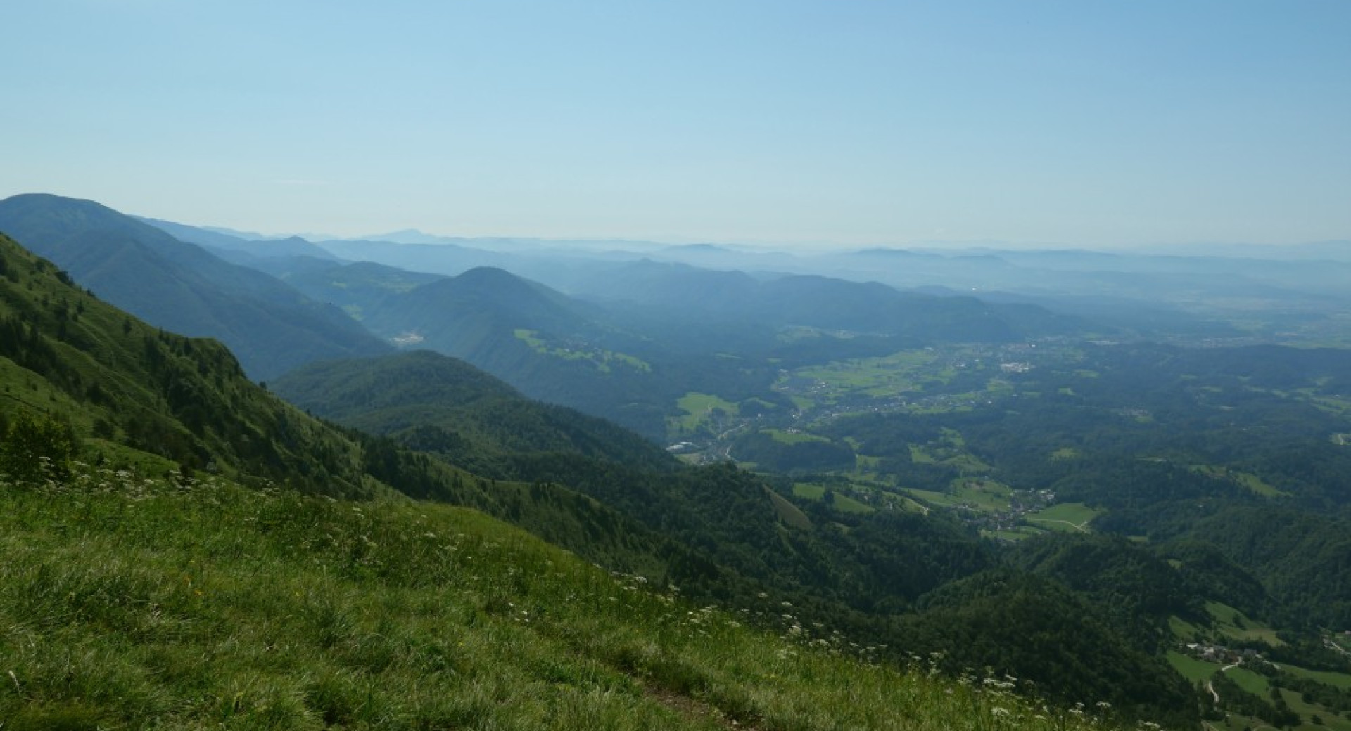 Panorama kamniških hribov.