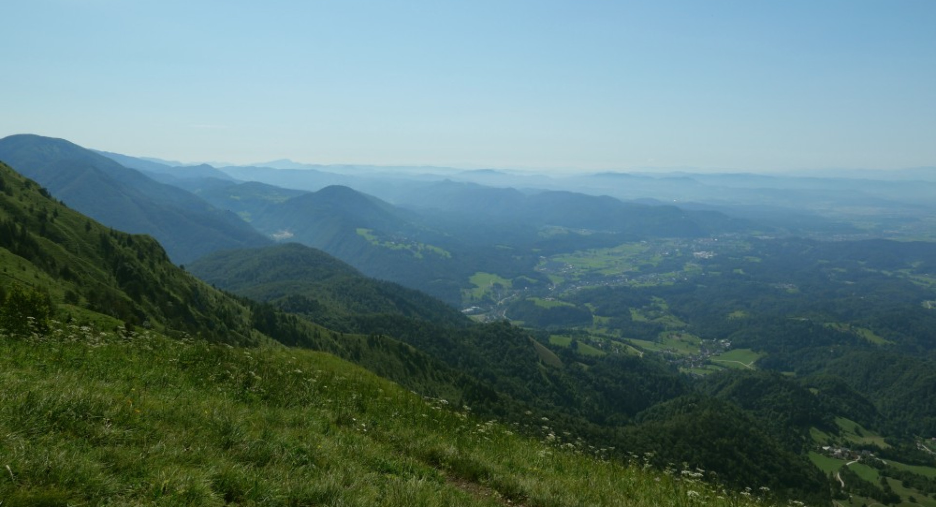 Panorama kamniških hribov.