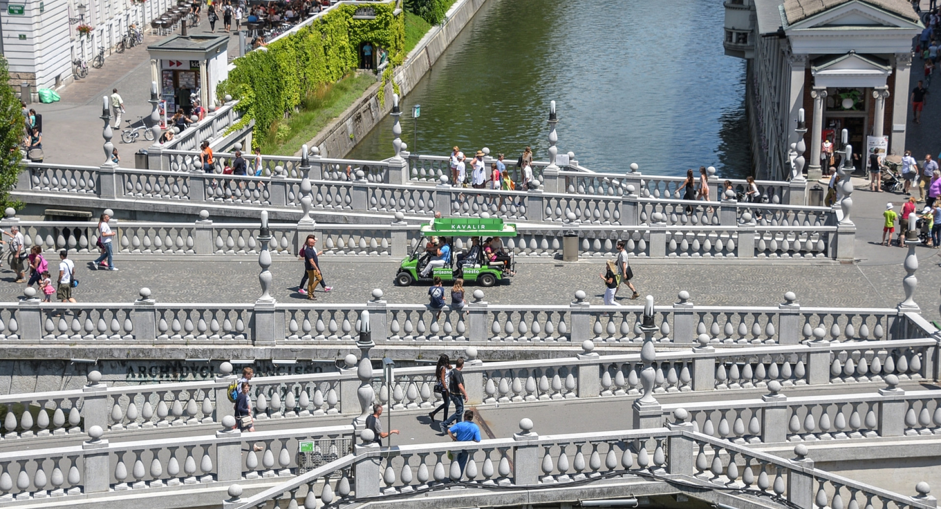 Plečnikovo Tromostovje v Ljubljani