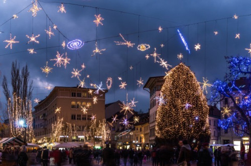 Praznično okrašena Ljubljana.