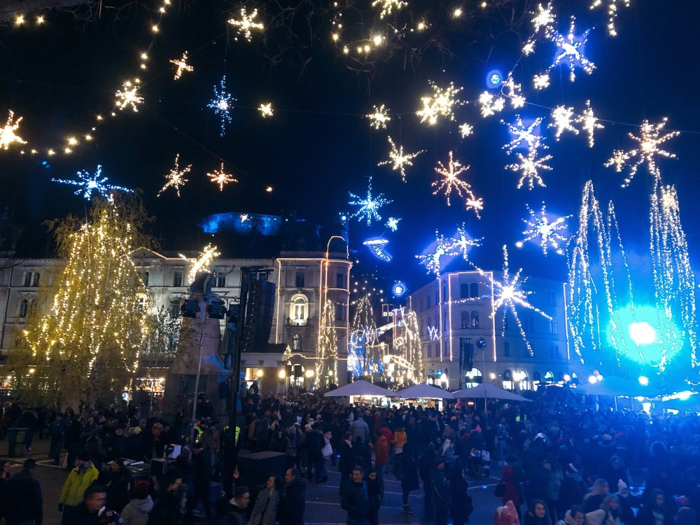 Praznično okrašena Ljubljana.
