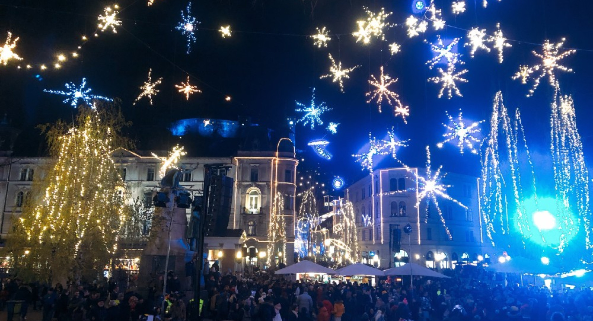 Praznično okrašena Ljubljana.