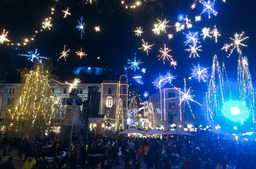 Praznično okrašena Ljubljana.