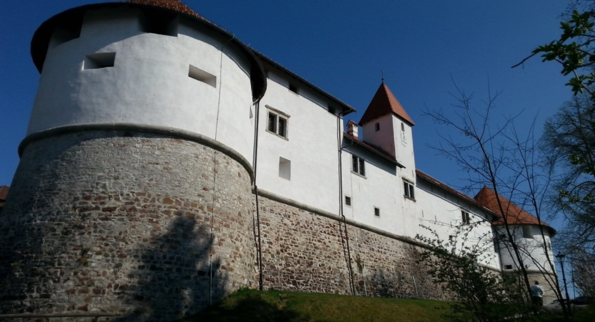 Zunanje obzidje gradu.
