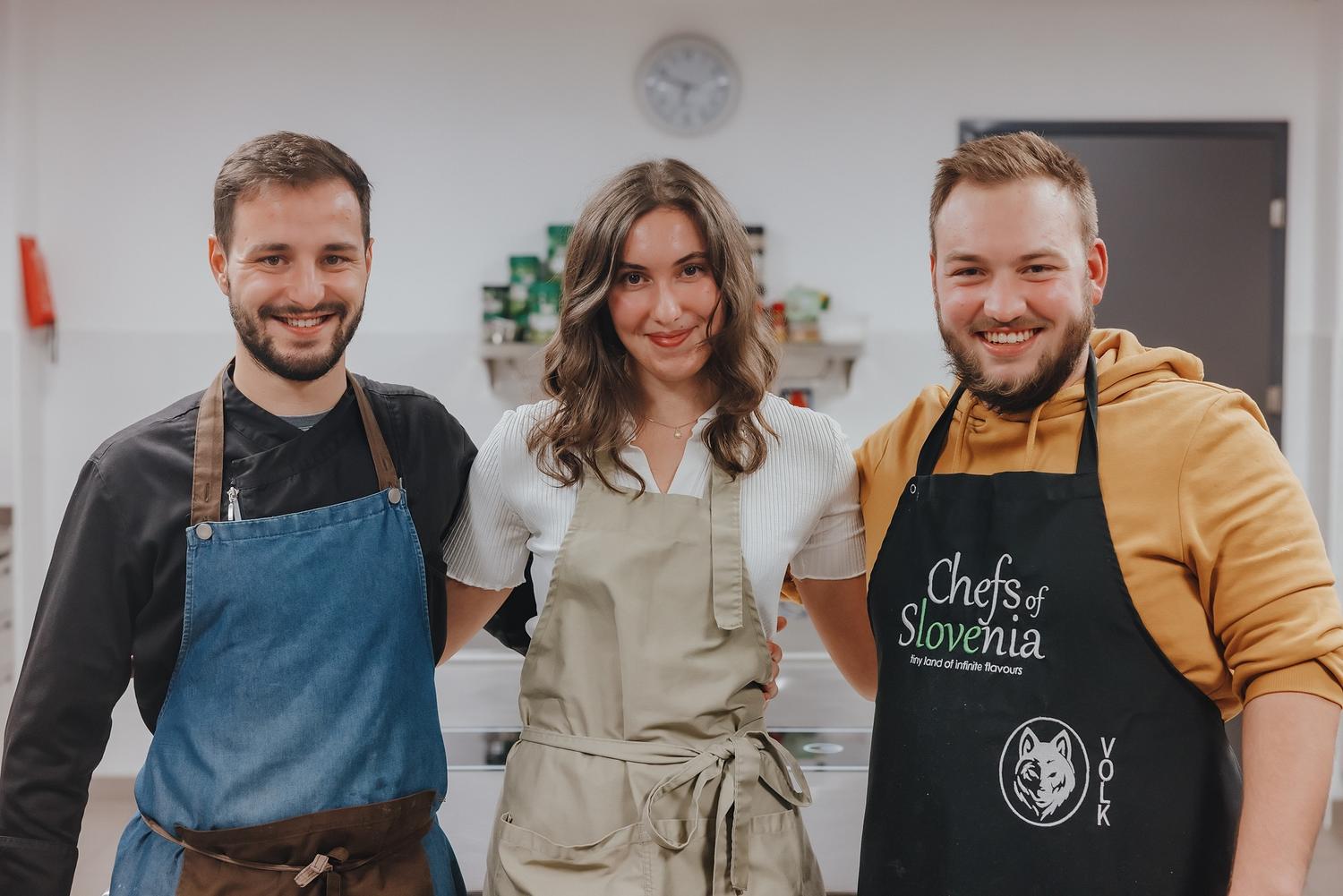 Nov okus Ljubljane 2021 je ustvarila Brina Robinik Kobal; na fotografiji s preostalima finalistoma natečaja