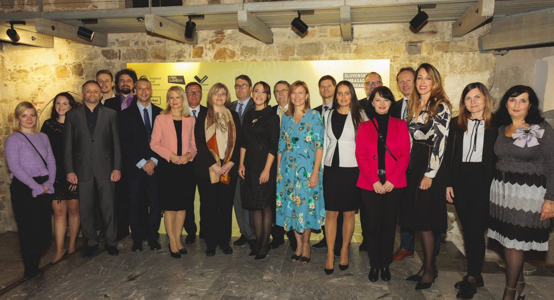 Kongresni ambasadorji in ambasadorke Slovenije 2022 ter predstavniki partnerjev projekta Slovenski ambasadorski program