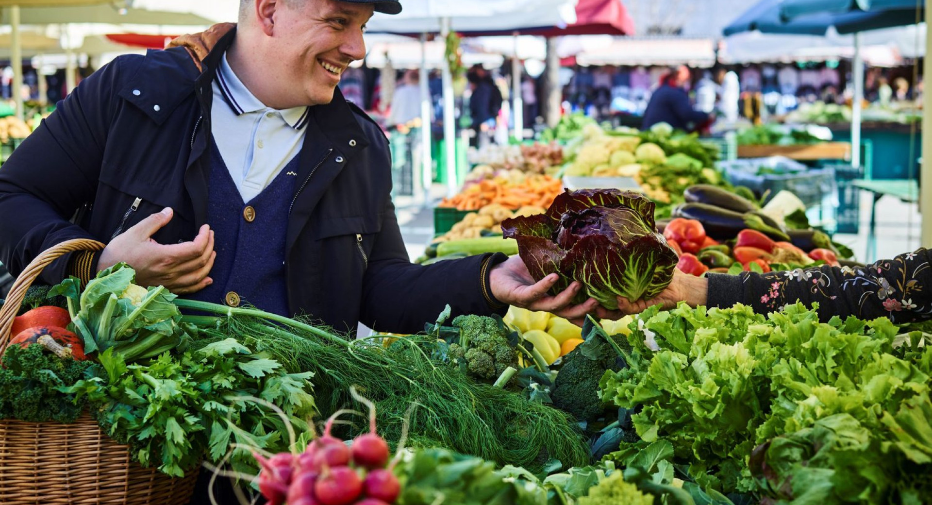 Kupovanje zelenjave na osrednji ljubljanski tržnici