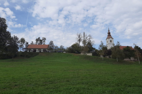 Cerkev sv. Jakoba v Blatni Brezovici na Ljubljanskem barju, del Bobrove in slovenske Jakobove poti