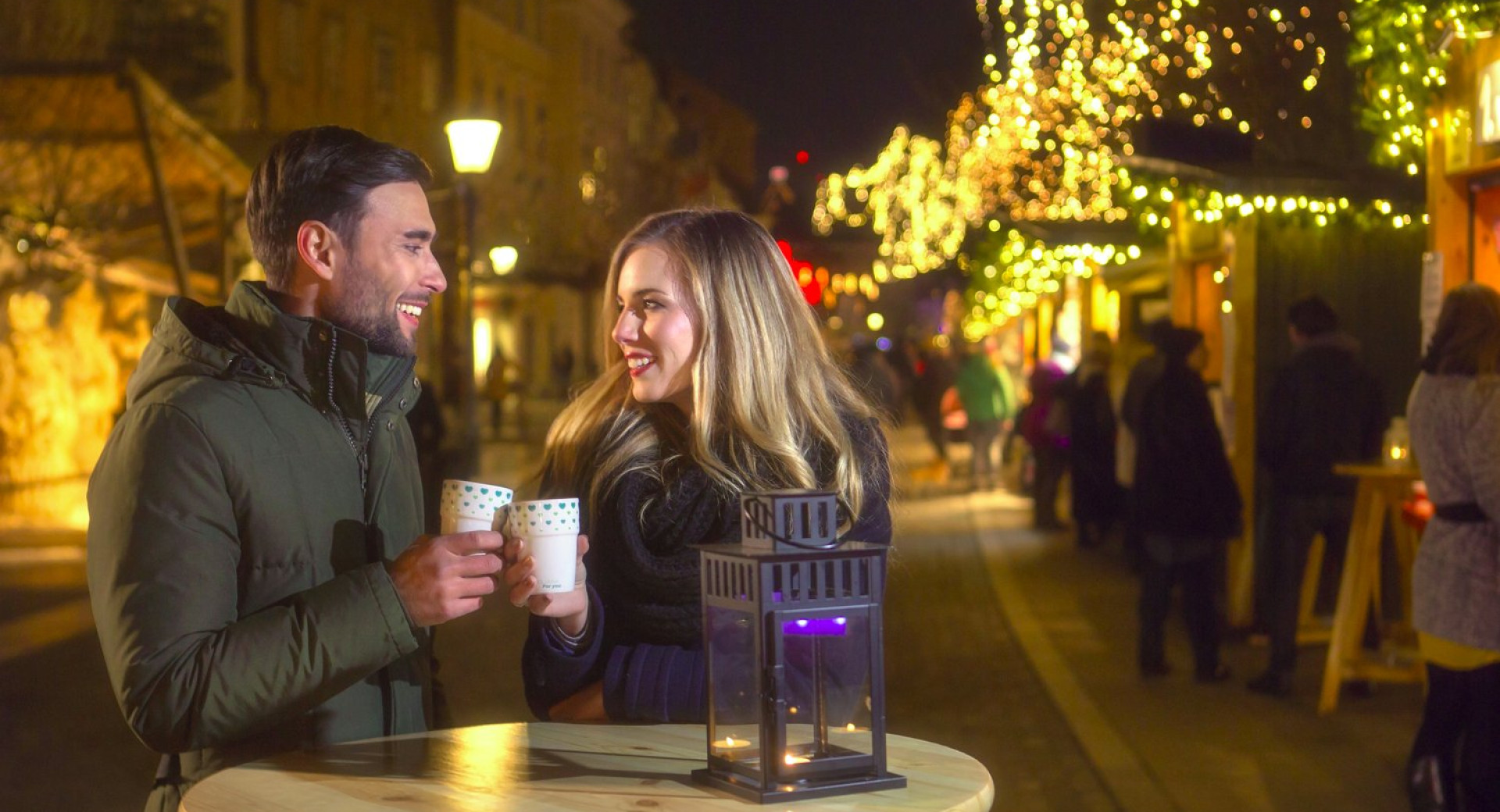Par na pijači na prazničnem sejmu decembra v Ljubljani
