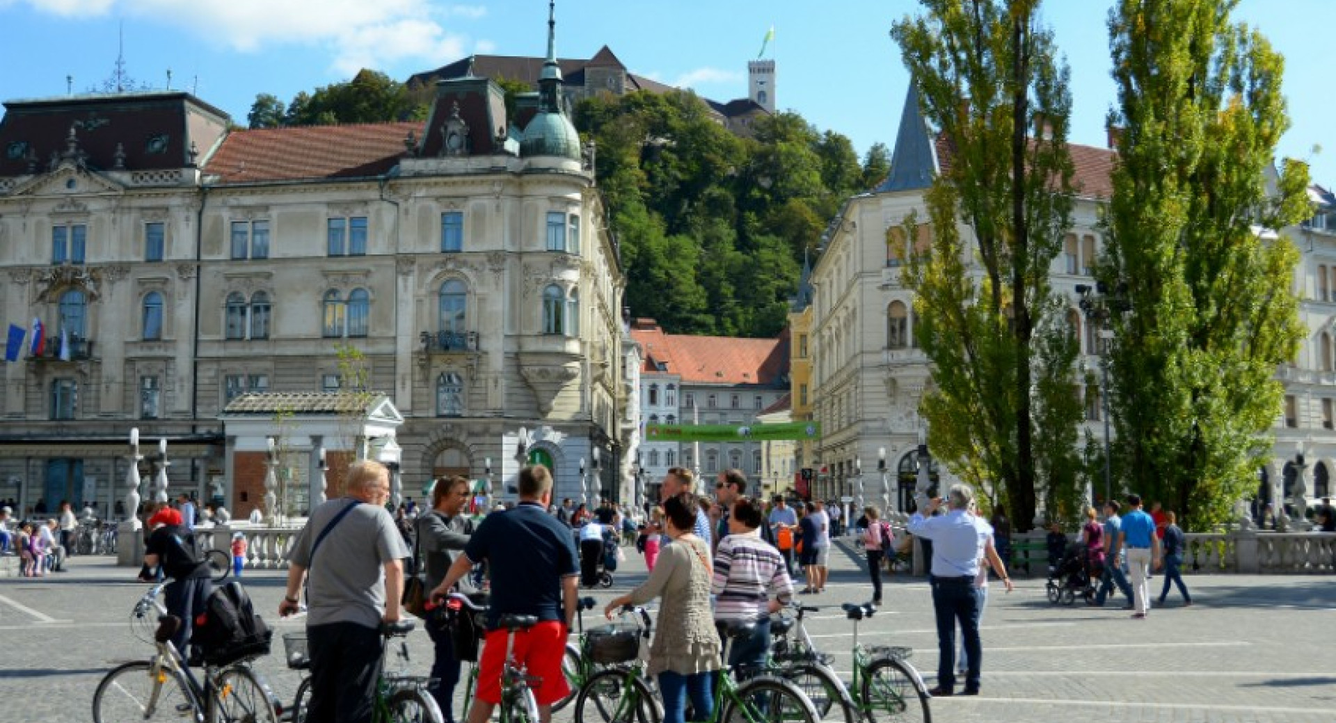 Voden ogled na kolesih. Pogled na Ljubljanski grad.