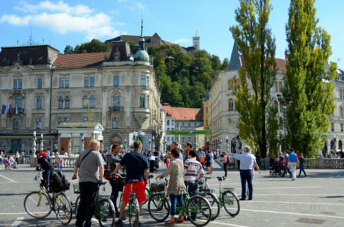 Voden ogled na kolesih. Pogled na Ljubljanski grad.