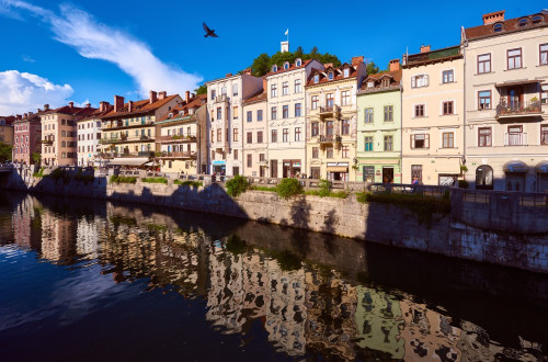 Hiše ob Ljubljanici.