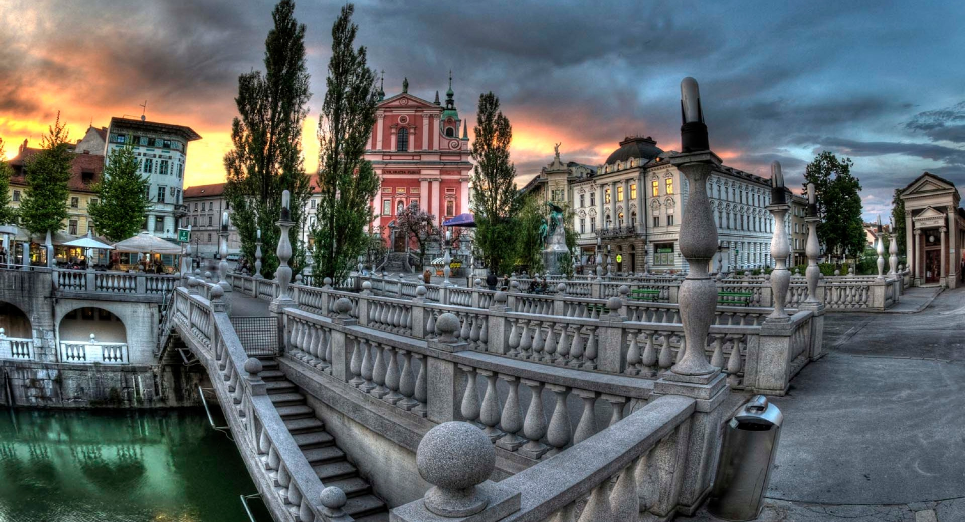 Plečnikovo Tromostovje v Ljubljani