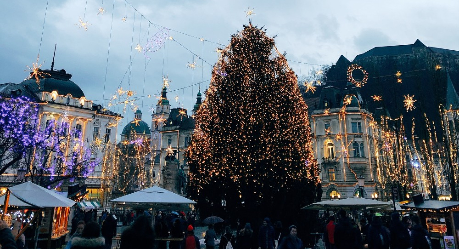 Praznično okrašena Ljubljana.