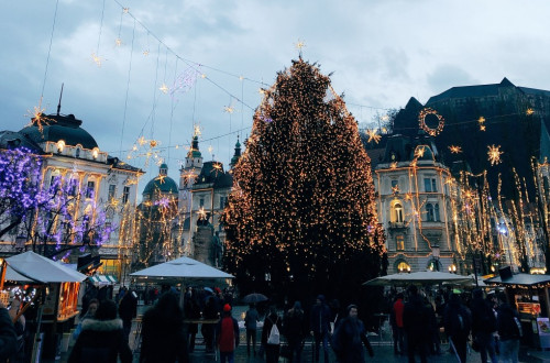 Praznično okrašena Ljubljana.