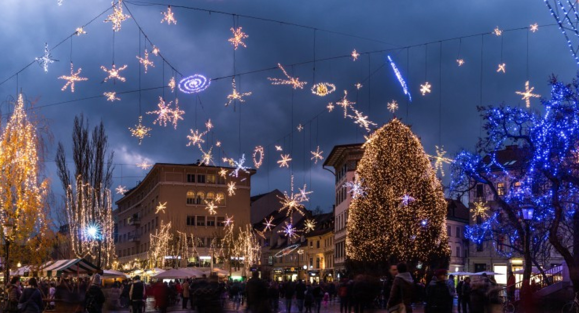 Praznično okrašena Ljubljana.