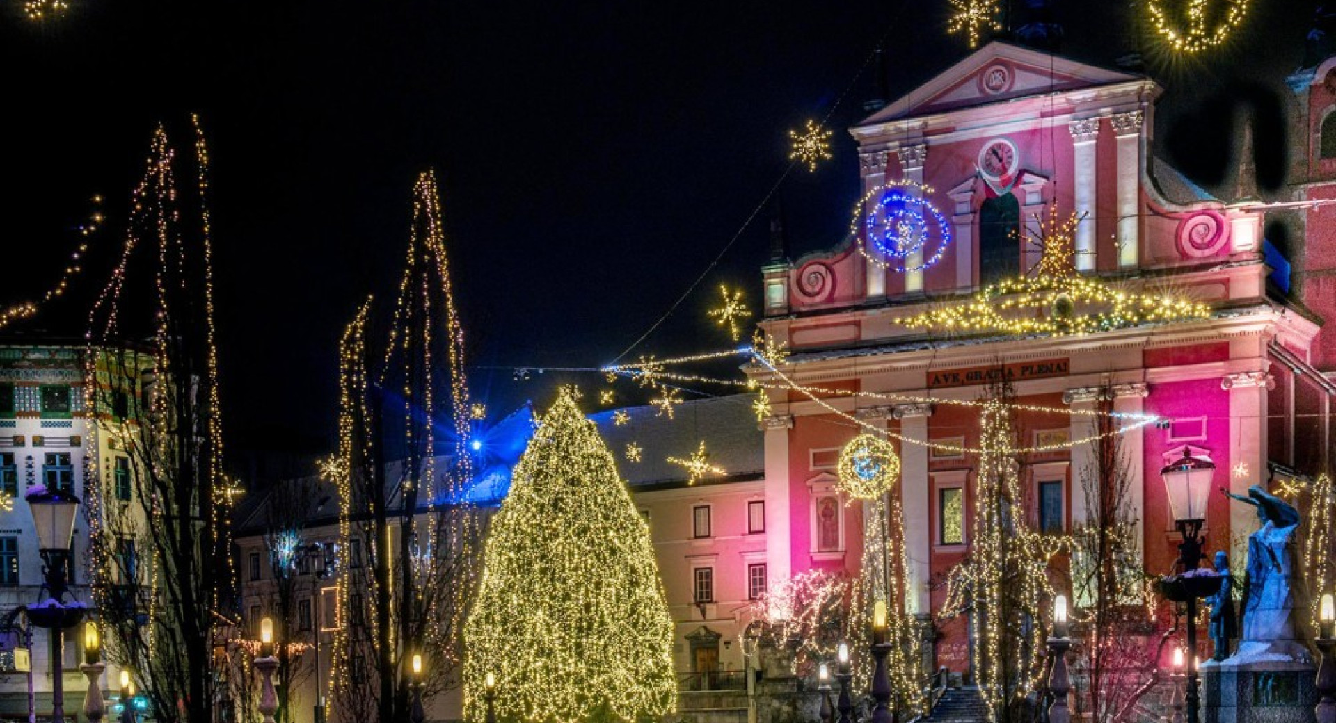 Praznično okrašena Ljubljana.