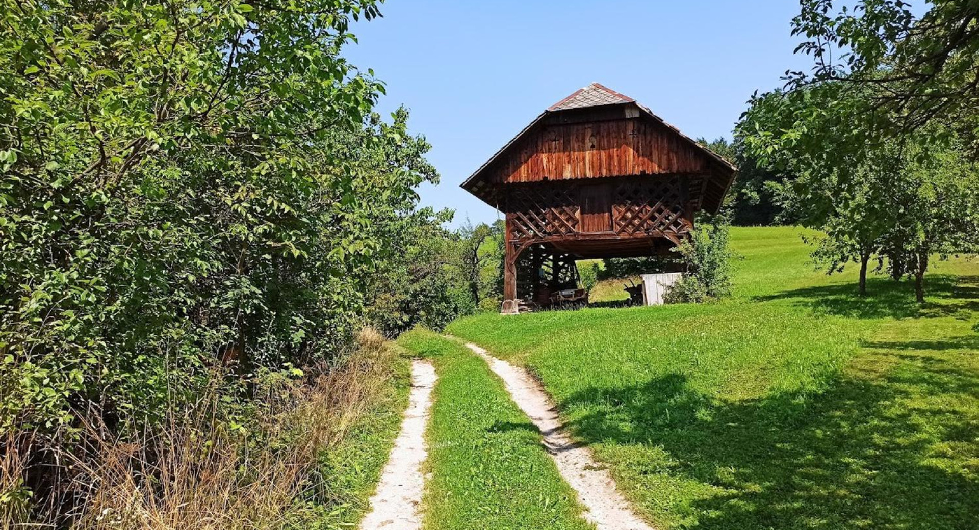 Kozolec toplar na Ihanski krožni poti