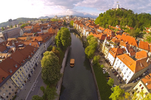 Slika iz zraka Ljubljanice in mesta.