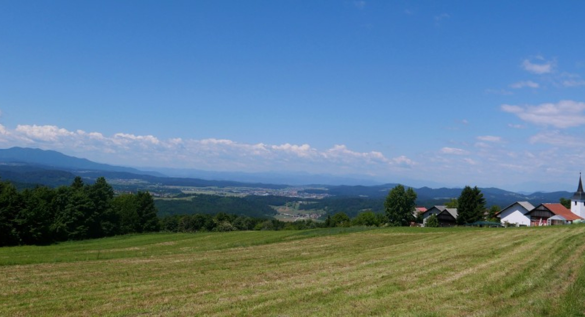 Panorama hribovja.