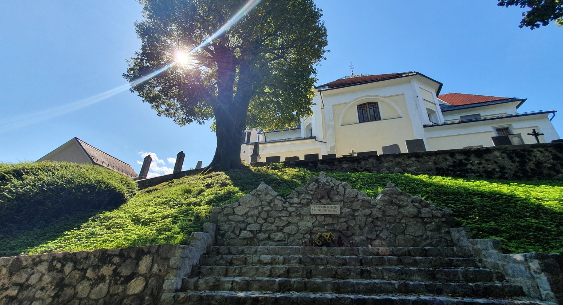 Utrinek s Homške učne poti v domžalski občini; cerkev Marijinega rojstva