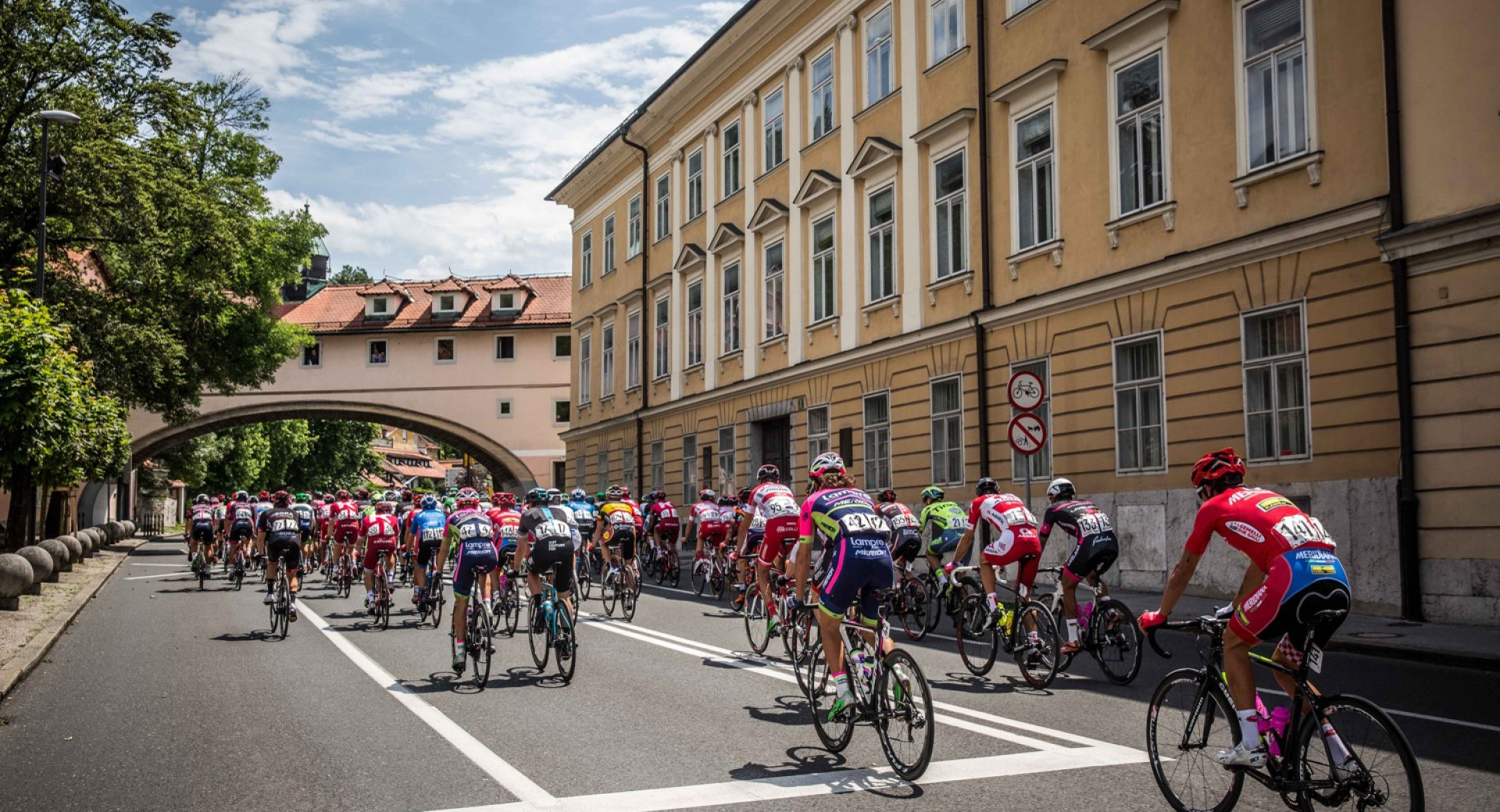 Dirka po Sloveniji; kolesarji v Ljubljani