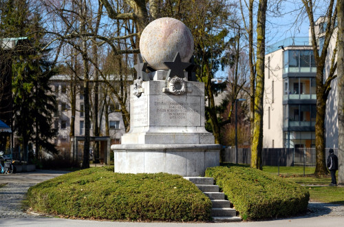 Plečnikov spomenik NOB na Trnovem v Ljubljani