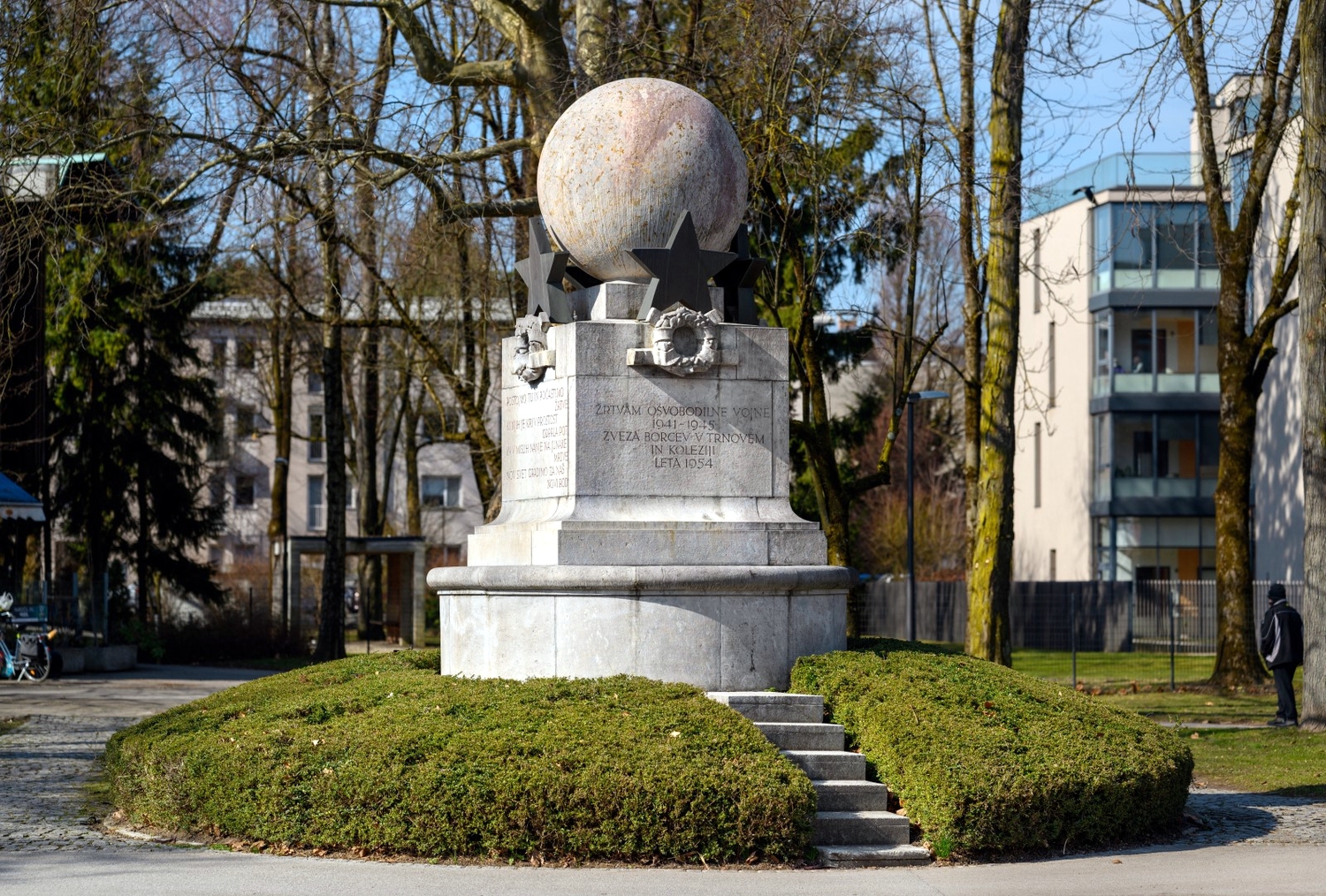 Plečnikov spomenik NOB na Trnovem v Ljubljani