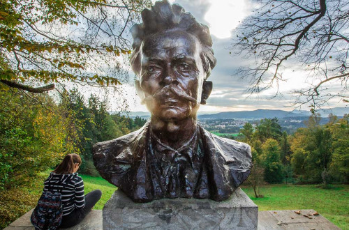 Cankarjev kip na Rožniku v Ljubljani