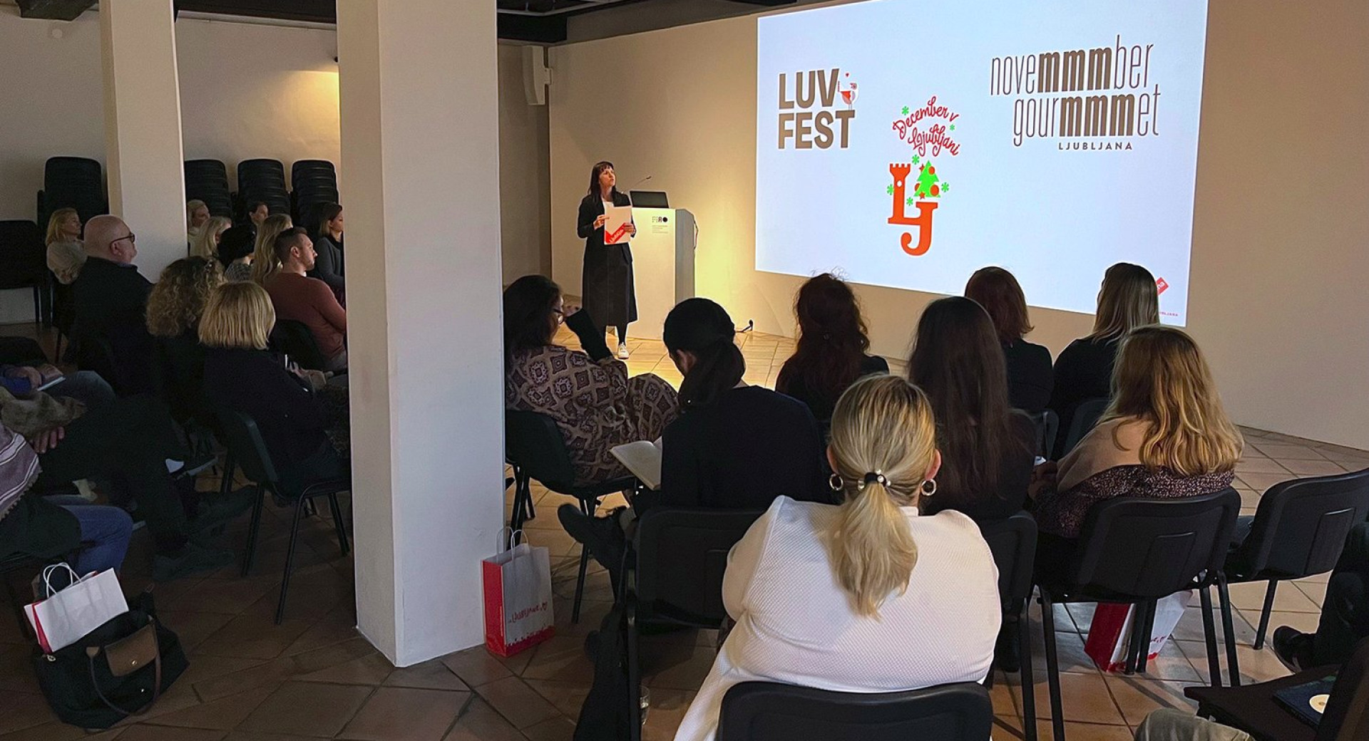 Mag. Petra Stušek, direktorica Turizma Ljubljana, na delavnici o kulturnem turizmu v Ljubljani predstavlja festival LUV fest, april 2023