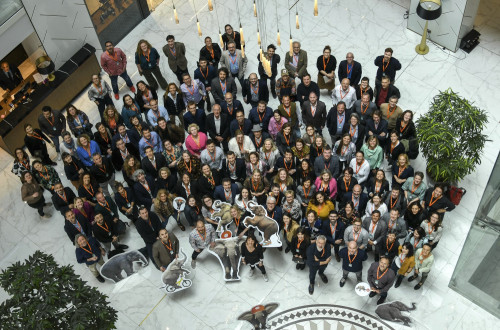 Velika skupina udeležencev konference mednarodnega združenja City Destinations Alliance v Sofiji v Bolgariji, april 2023