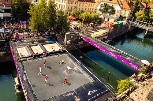 Trampolinski spektakel »WOOP! Odbito na Ljubljanici/Made by Akrobat«, 2021