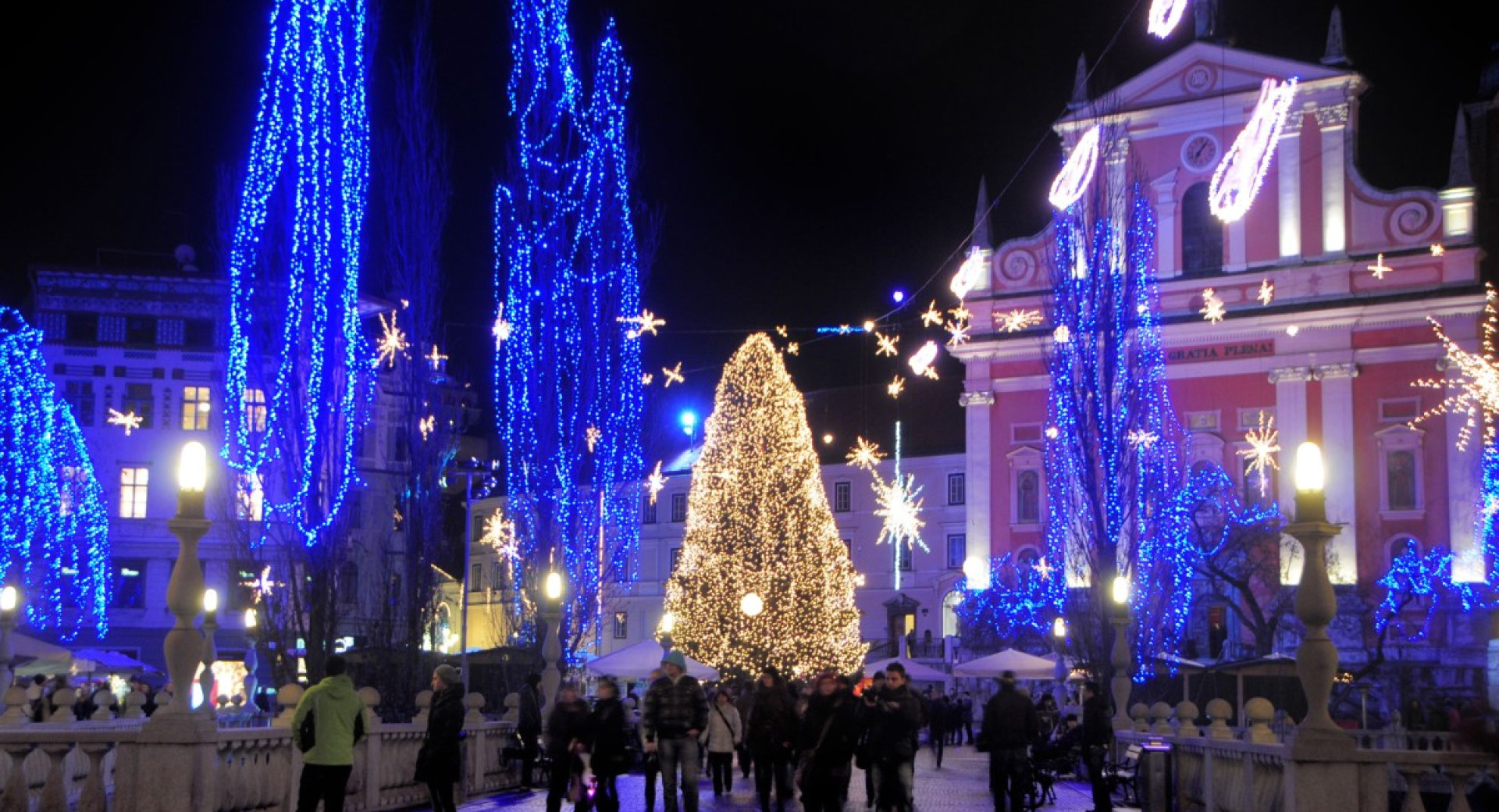 Praznično okrašena Ljubljana.