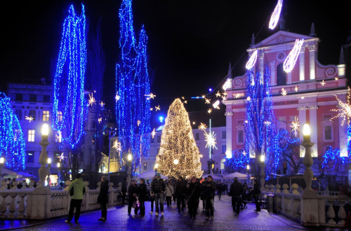 Praznično okrašena Ljubljana.