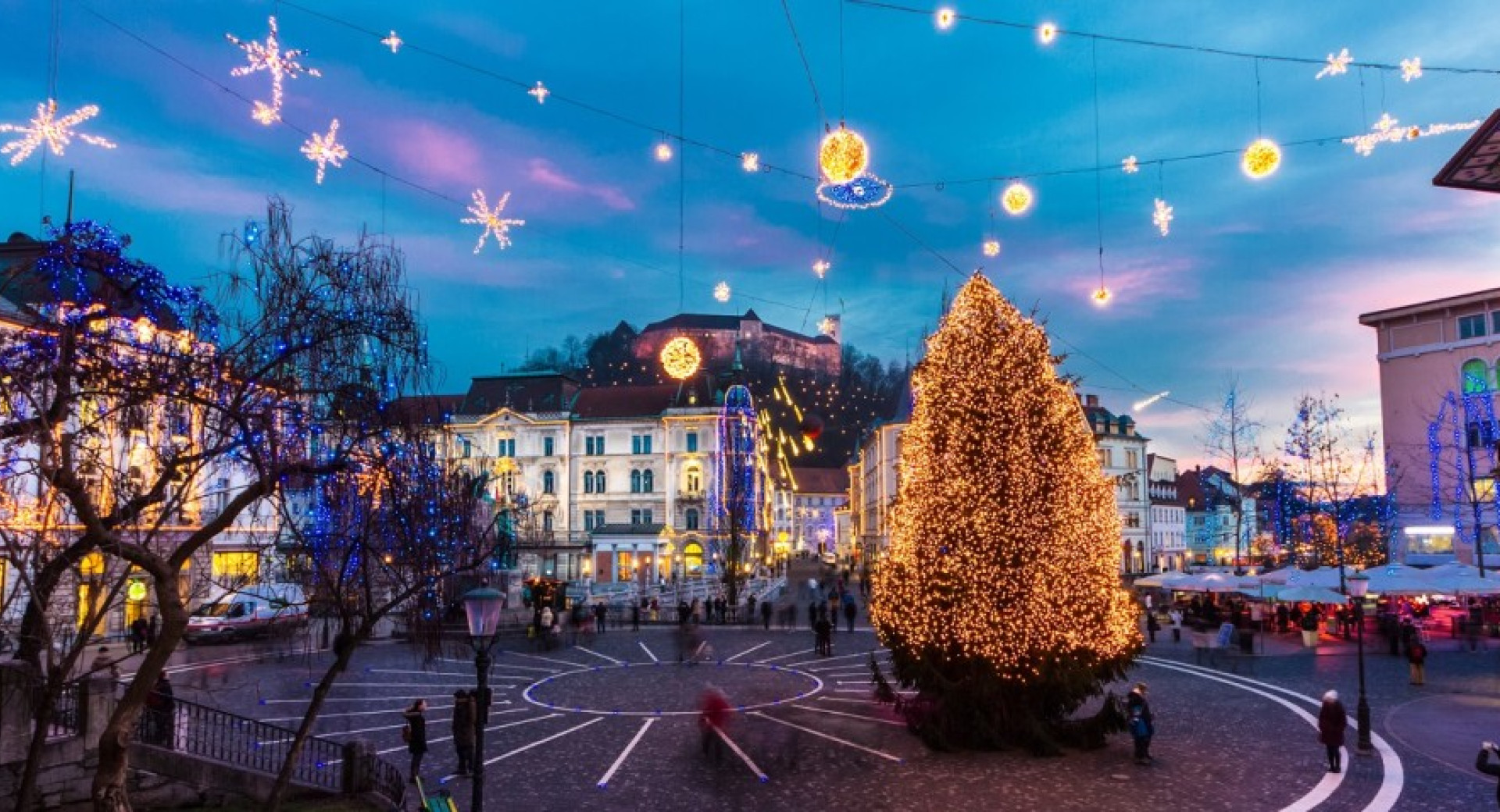 Praznično okrašena Ljubljana.