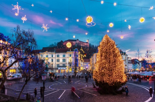 Praznično okrašena Ljubljana.