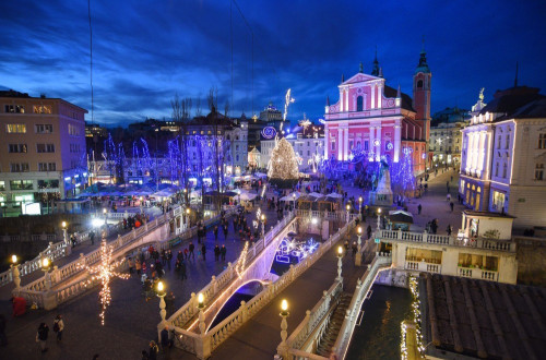 Praznično okrašena Ljubljana.