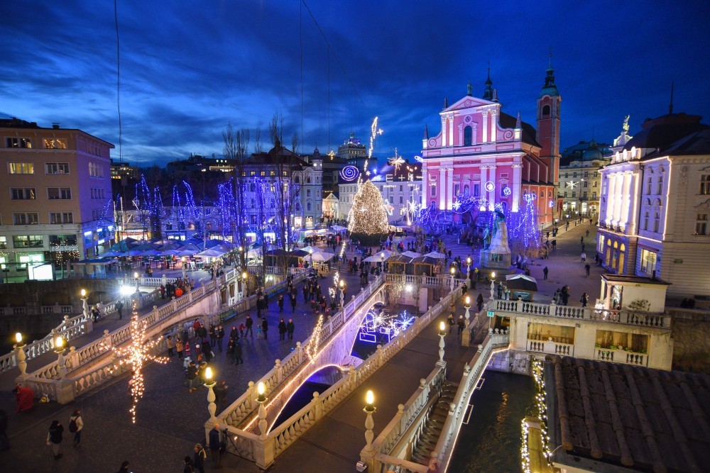 Praznično okrašena Ljubljana.