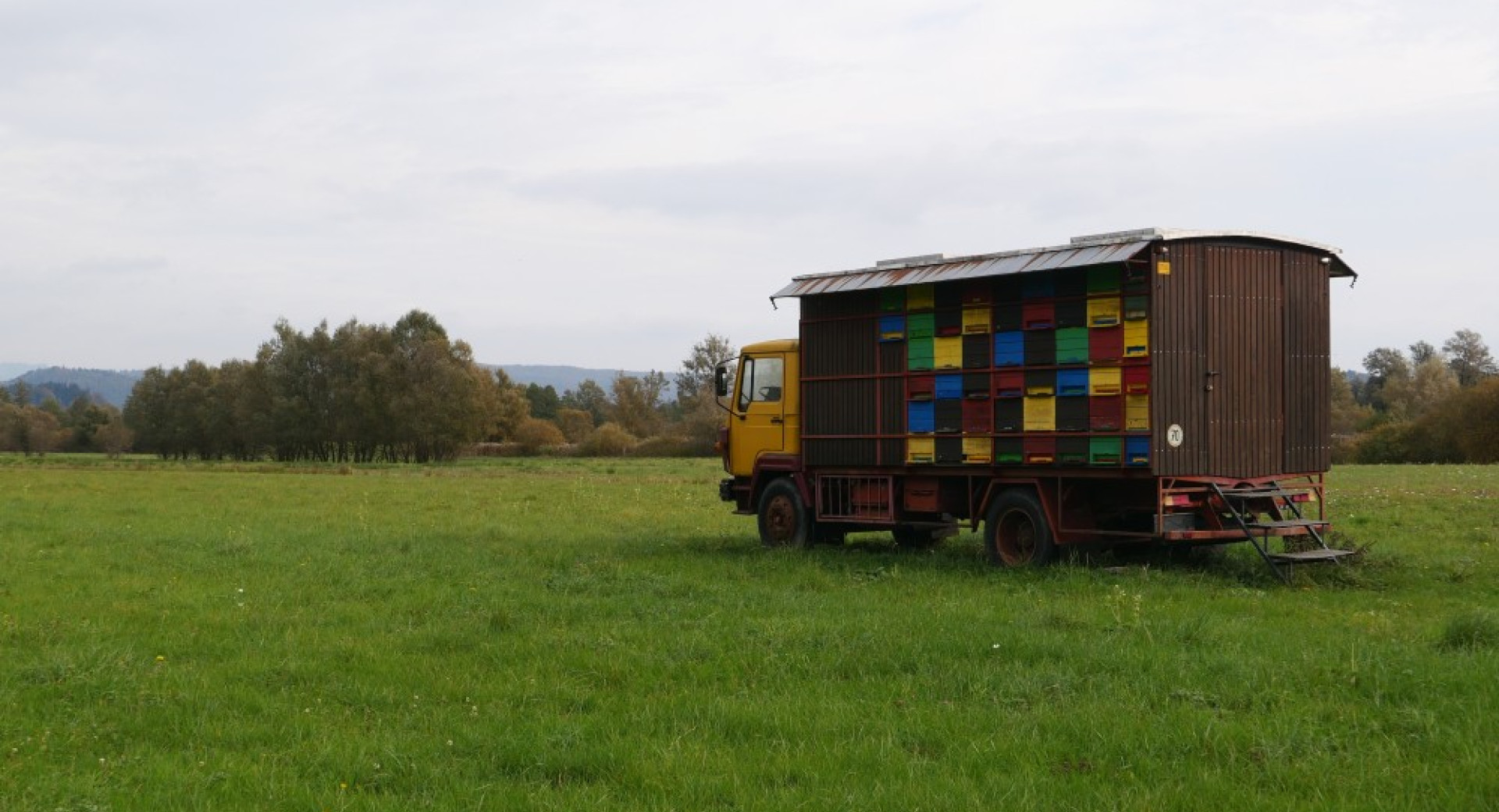 Čebelnjak tovornjak.