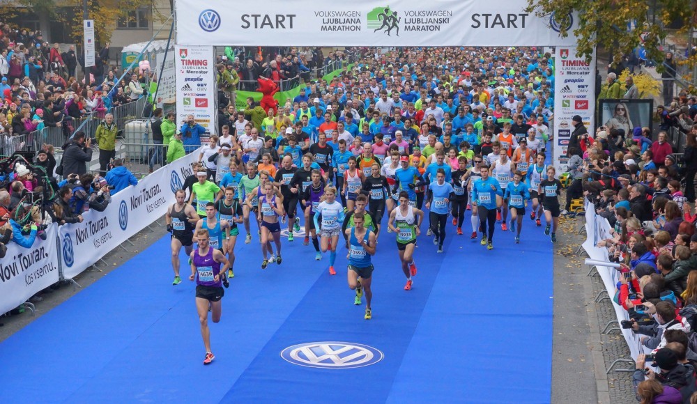 Udeleženci maratona na štartu.