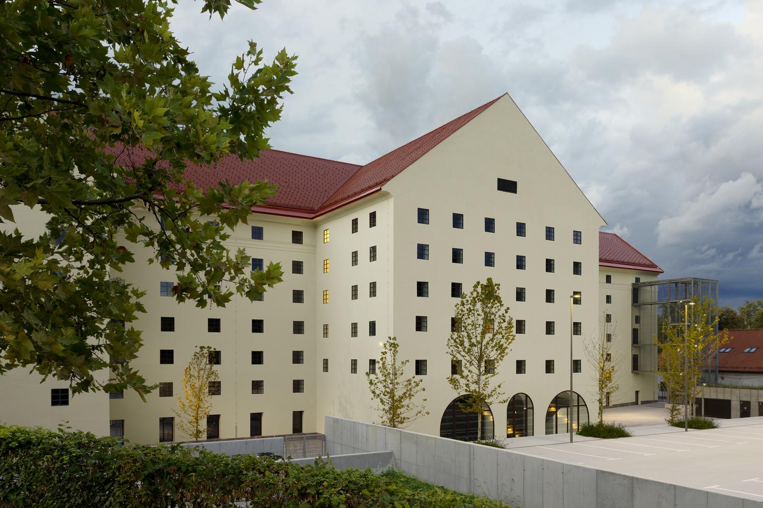 Prenovljena Cukrarna