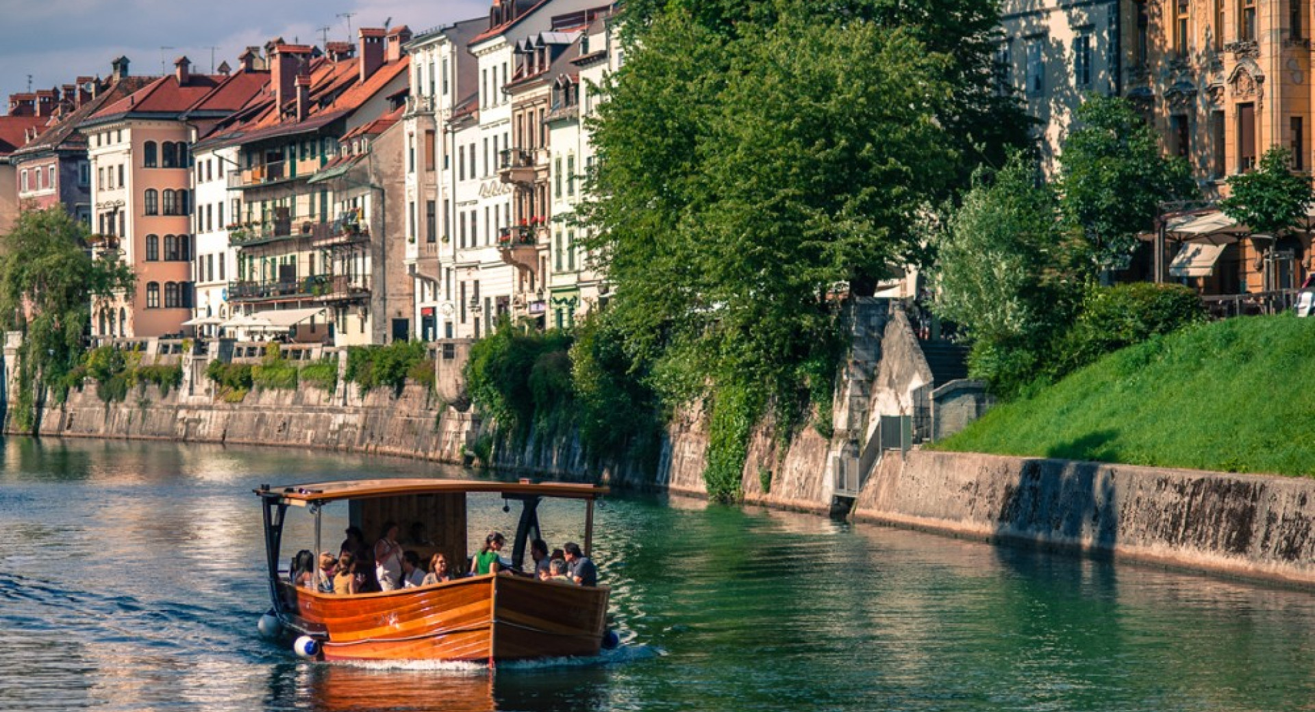 Ladjica na Ljubljanici.