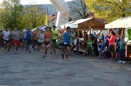 Tekači na maratonu.