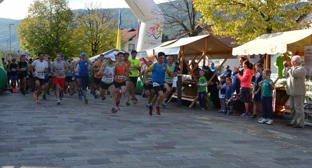 Tekači na maratonu.