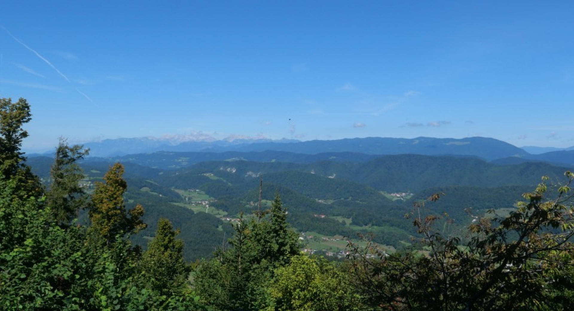 Panoramski pogled na hribe.