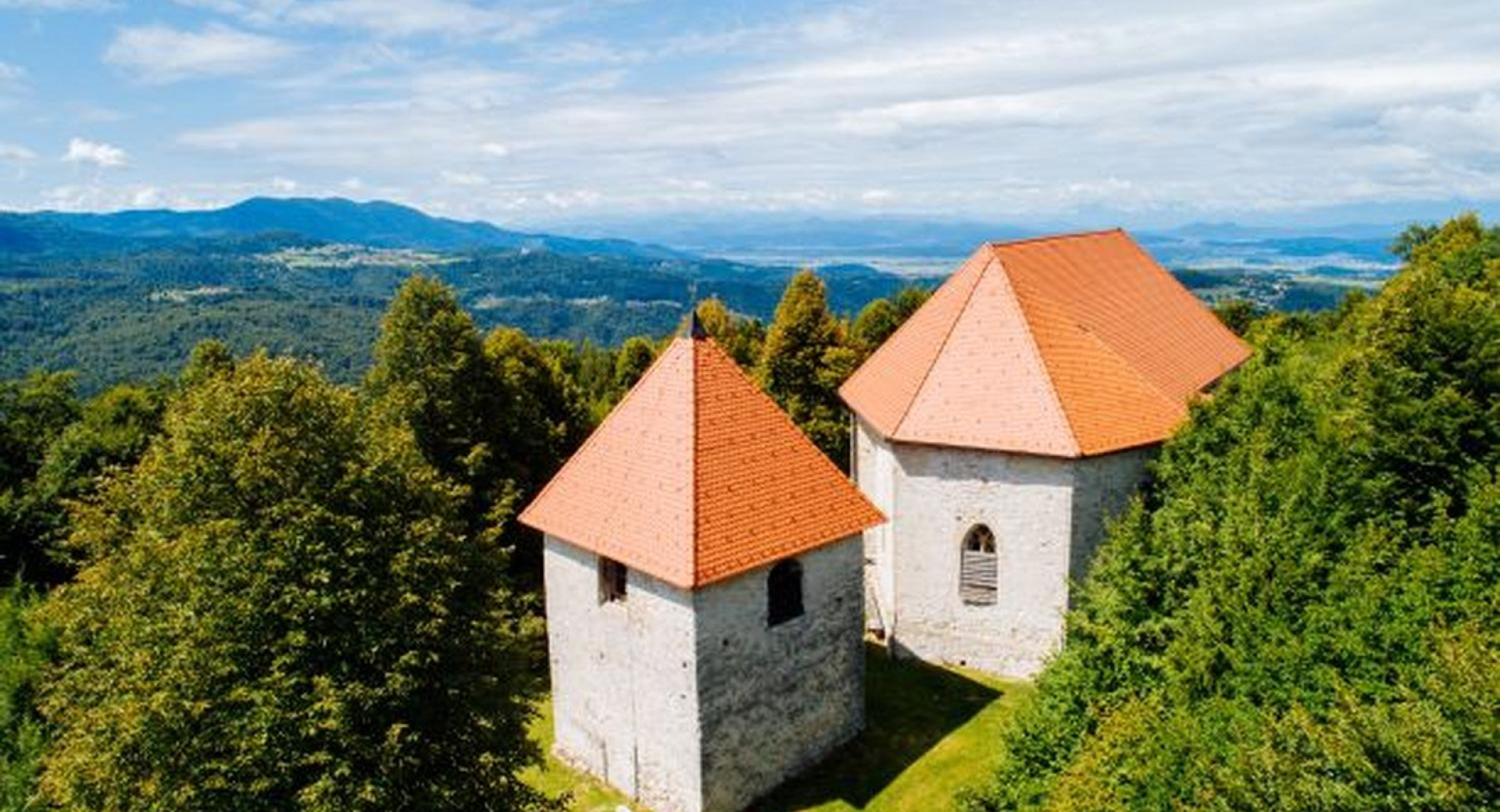 Cerkev sv. Ahaca v občini Velike Lašče